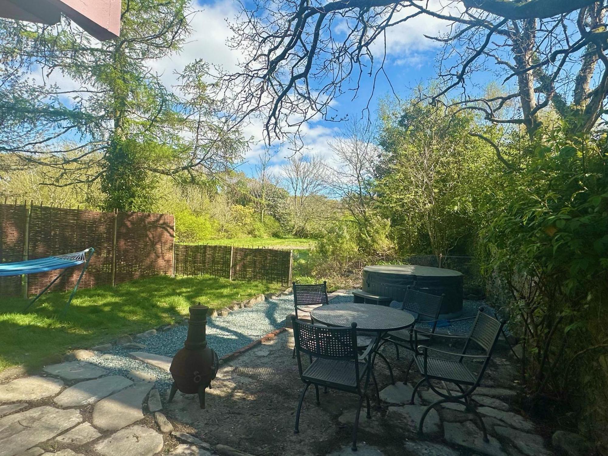 Tiny Romantic Retreat With Hot Tub On A Country Estate Near Cardigan Bay In Eryri Snowdonia 兰贝德 外观 照片